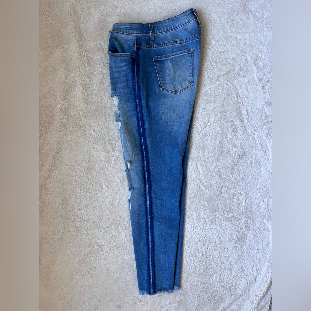 KanCan Distressed Blue Jeans Raw Hem Women Size 30/13 - Picture 3 of 11